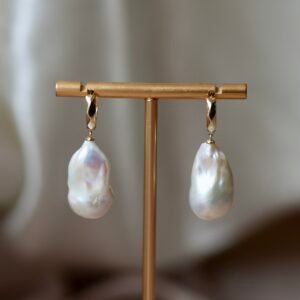 Baroque earring Q